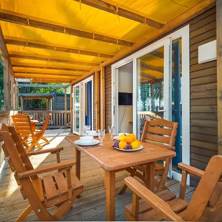 Mediteran Travel Mobile Homes Miran Pirovac Exterior foto