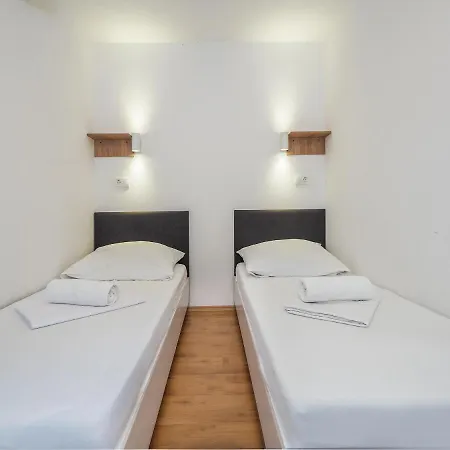 Mediteran Travel Mobile Homes Miran Pirovac Exterior foto