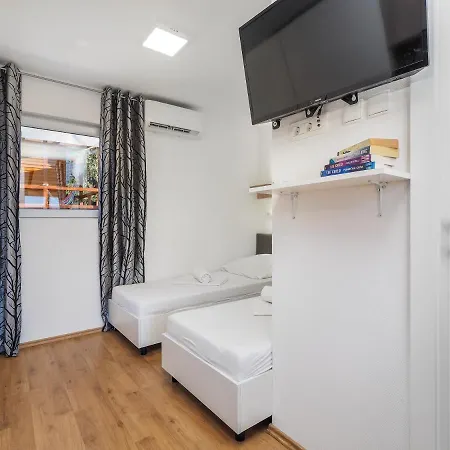 Mediteran Travel Mobile Homes Miran Pirovac Exterior foto