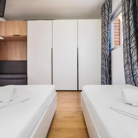 Mediteran Travel Mobile Homes Miran Pirovac Exterior foto