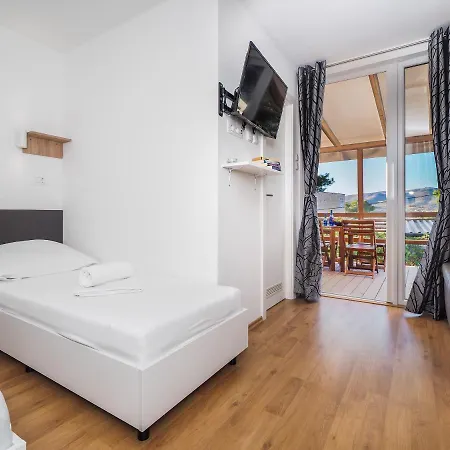 Mediteran Travel Mobile Homes Miran Pirovac Exterior foto