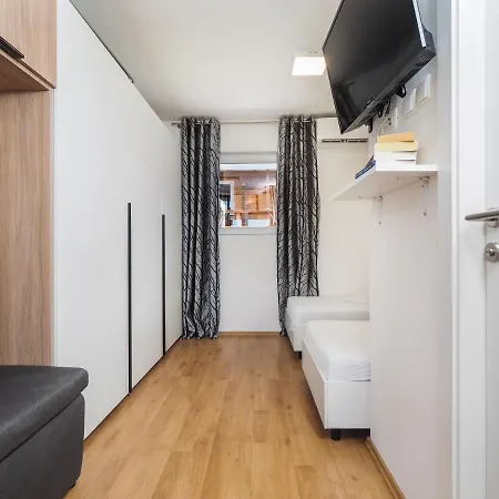 Mediteran Travel Mobile Homes Miran Pirovac Exterior foto
